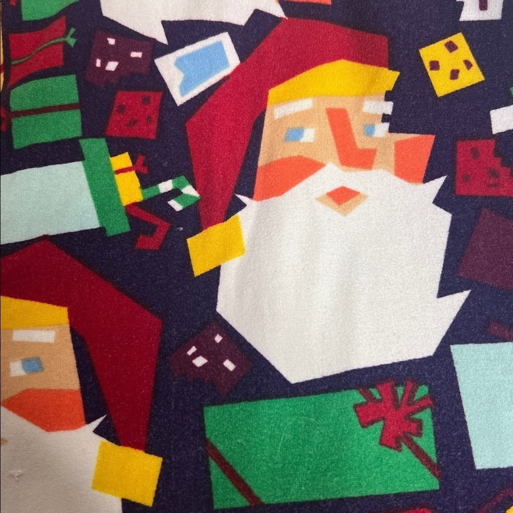 🛍️ 4 for $25 LuLaRoe 🎅🎁 Tall & Curvy Holiday Leggings – Santa & Presents - Picture 4 of 4
